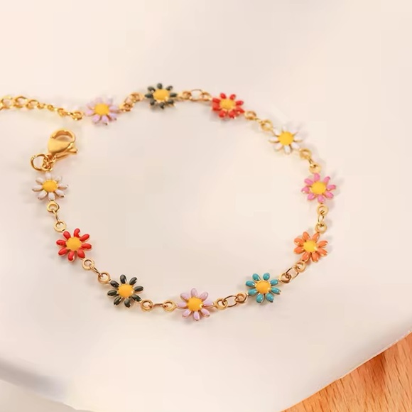 ◾️18K Gold Plated Multi Color Small Daisy Bracelet - Picture 11 of 14